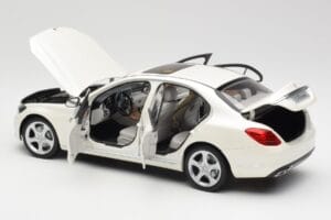 Mercedes C-Class W205 Diamond Weiss Metallic Norev 1:18 B66960256 Metall – Bild 5 von 8