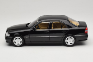 Mercedes C36 AMG W202 Obsidian Black Metallic Norev 1:18 183381 Metall – Bild 4 von 8