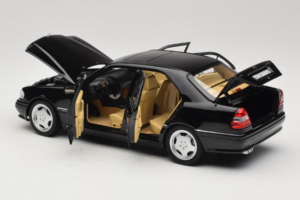 Mercedes C36 AMG W202 Obsidian Black Metallic Norev 1:18 183381 Metall – Bild 5 von 8