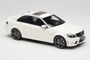Mercedes C63 AMG W204 Diamond White GT Spirit 1:18 GT928 Resin – Bild 4 von 6