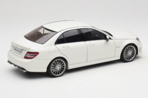 Mercedes AMG C63 W204 Weiss AUTOart 1:18 72674-R1 Metall – Bild 3 von 8