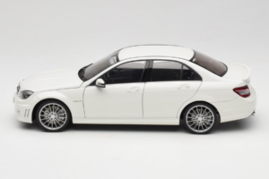Mercedes AMG C63 W204 Weiss AUTOart 1:18 72674-R1 Metall – Bild 4 von 8