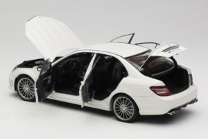 Mercedes AMG C63 W204 Weiss AUTOart 1:18 72674-R1 Metall – Bild 5 von 8