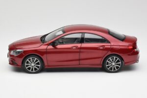 Mercedes CLA C117 Designo Patagonia Rot Metallic Norev 1:18 B66960131 Metall – Bild 4 von 8