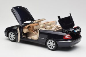 Mercedes CLK 500 W209 Cabriolet Dunkelblau Metallic Kyosho 1:18 B66962174 Metall – Bild 6 von 9