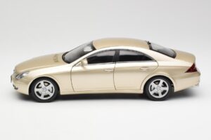 Mercedes CLS C219 Hell Beige Gold Kyosho 1:18 08401LBE Metall – Bild 4 von 8
