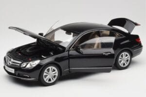 Mercedes E-Class Coupe C207 Obsidian Black Metallic Norev 1:18 B66962418 Metall – Bild 2 von 8