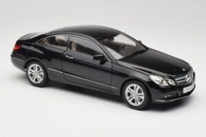 Mercedes E-Class Coupe C207 Obsidian Black Metallic Norev 1:18 B66962418 Metall – Bild 6 von 8
