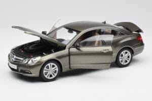 Mercedes E-Class Coupe C207 Titanite Grau Metallic Minichamps 1:18 B66962419 Metall – Bild 2 von 8
