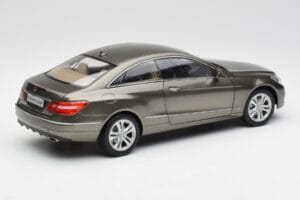Mercedes E-Class Coupe C207 Titanite Grau Metallic Minichamps 1:18 B66962419 Metall – Bild 3 von 8