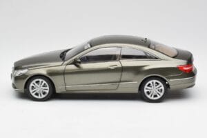 Mercedes E-Class Coupe C207 Titanite Grau Metallic Minichamps 1:18 B66962419 Metall – Bild 4 von 8