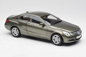 Mercedes E-Class Coupe C207 Titanite Grau Metallic Minichamps 1:18 B66962419 Metall – Bild 6 von 8