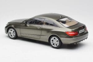 Mercedes E-Class Coupe C207 Titanite Grau Metallic Minichamps 1:18 B66962419 Metall – Bild 7 von 8