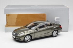 Mercedes E-Class Coupe C207 Titanite Grau Metallic Minichamps 1:18 B66962419 Metall – Bild 8 von 8