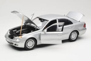 Mercedes E-Class W211 Silber Kyosho 1:18 B66962146 Metall – Bild 2 von 8