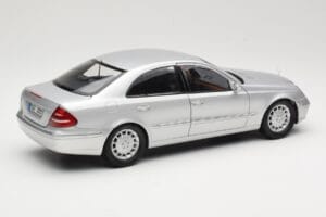 Mercedes E-Class W211 Silber Kyosho 1:18 B66962146 Metall – Bild 3 von 8