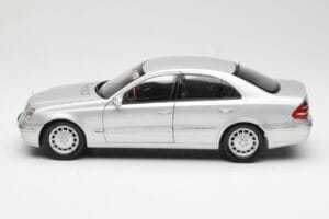 Mercedes E-Class W211 Silber Kyosho 1:18 B66962146 Metall – Bild 4 von 8