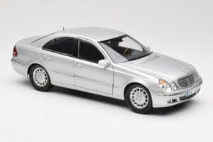 Mercedes E-Class W211 Silber Kyosho 1:18 B66962146 Metall – Bild 6 von 8