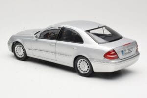 Mercedes E-Class W211 Silber Kyosho 1:18 B66962146 Metall – Bild 7 von 8