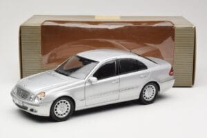 Mercedes E-Class W211 Silber Kyosho 1:18 B66962146 Metall – Bild 8 von 8