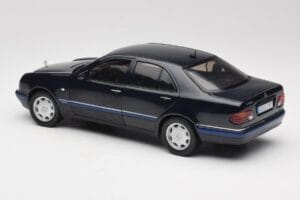 Mercedes E-Class W210 E320 Schwarz Sun Star 1:18 1151 Metall – Bild 7 von 8