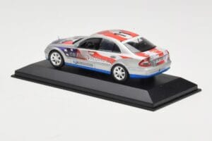 Mercedes E-Class W211 #11 Bluetec Paris-Beijing 2006 Minichamps 1:43 B66962267-R Metall – Bild 3 von 4