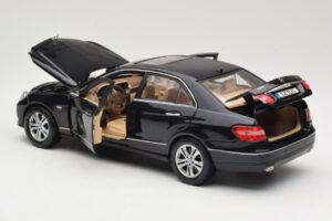 Mercedes E-Class W211 Schwarz Maisto 1:18 31172 Metall – Bild 5 von 8