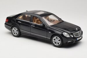 Mercedes E-Class W211 Schwarz Maisto 1:18 31172 Metall – Bild 6 von 8
