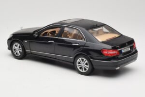 Mercedes E-Class W211 Schwarz Maisto 1:18 31172 Metall – Bild 7 von 8