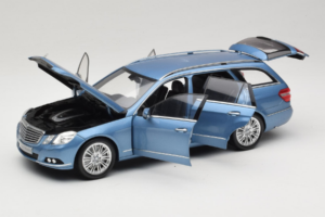 Mercedes E-Class W212 Estate Indigolith Metallic Blue Minichamps 1:18 B66962449 Metall – Bild 2 von 8