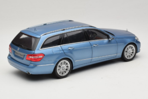 Mercedes E-Class W212 Estate Indigolith Metallic Blue Minichamps 1:18 B66962449 Metall – Bild 3 von 8