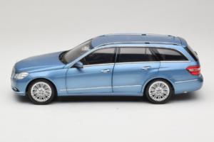 Mercedes E-Class W212 Estate Indigolith Metallic Blue Minichamps 1:18 B66962449 Metall – Bild 4 von 8