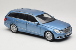 Mercedes E-Class W212 Estate Indigolith Metallic Blue Minichamps 1:18 B66962449 Metall – Bild 6 von 8