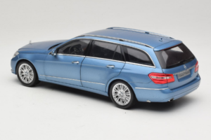 Mercedes E-Class W212 Estate Indigolith Metallic Blue Minichamps 1:18 B66962449 Metall – Bild 7 von 8