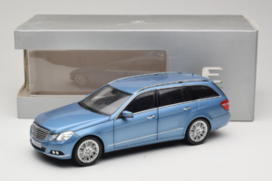 Mercedes E-Class W212 Estate Indigolith Metallic Blue Minichamps 1:18 B66962449 Metall – Bild 8 von 8