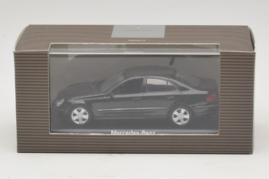 Mercedes E-Class W211 Schwarz Minichamps 1:43 B66961950 Metall – Bild 4 von 4