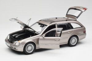 Mercedes E320 CDI W210 T-Modell Cubanite Silber Kyosho 1:18 B66962188 Metall – Bild 2 von 8