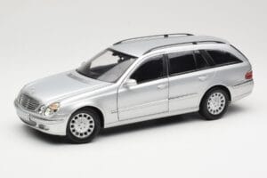 Mercedes E320 T-Modell S210 Elegance Silber Kyosho 1:18 B66962166 Metall