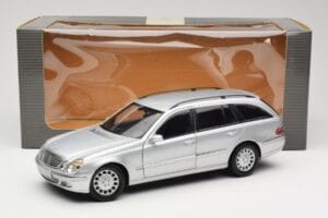 Mercedes E320 T-Modell S210 Elegance Silber Kyosho 1:18 B66962166 Metall – Bild 8 von 8