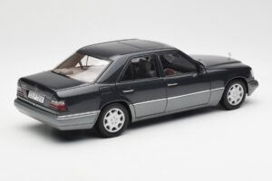 Mercedes E320 W124 Nautik Blau Metallic Dealer Edition AUTOart 1:18 B66040508 Metall – Bild 3 von 8
