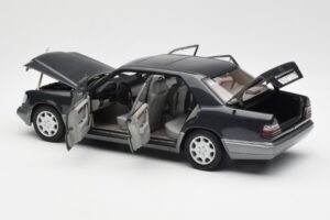Mercedes E320 W124 Nautik Blau Metallic Dealer Edition AUTOart 1:18 B66040508 Metall – Bild 5 von 8