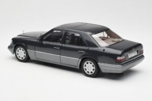 Mercedes E320 W124 Nautik Blau Metallic Dealer Edition AUTOart 1:18 B66040508 Metall – Bild 7 von 8