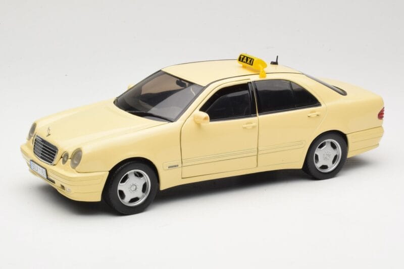 Mercedes E320 W210 Taxi Sun Star 1:18 1160 Metall