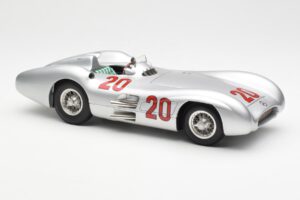 Mercedes W196 Streamliner #20 K. Kling French GP 1954 CMC 1:18 M-128B Metall – Bild 4 von 6