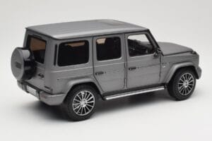 Mercedes G-Class G500 W463A Designo Platinum Magno Minichamps 1:18 B66960811 Metall – Bild 3 von 8