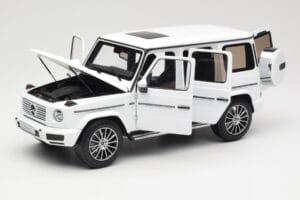 Mercedes G-Class G 500 W463A Diamond White Metallic Minichamps 1:18 113037111 Metall – Bild 2 von 8