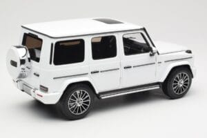 Mercedes G-Class G 500 W463A Diamond White Metallic Minichamps 1:18 113037111 Metall – Bild 3 von 8