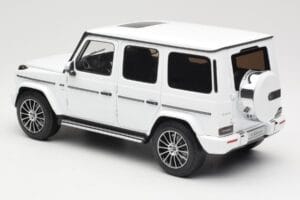 Mercedes G-Class G 500 W463A Diamond White Metallic Minichamps 1:18 113037111 Metall – Bild 7 von 8