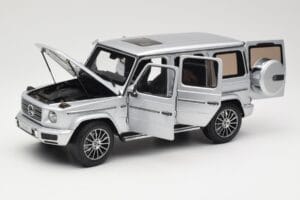 Mercedes G-Class G 500 W463A Iridium Silver Metallic Minichamps 1:18 113037112 Metall – Bild 2 von 8