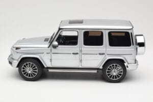 Mercedes G-Class G 500 W463A Iridium Silver Metallic Minichamps 1:18 113037112 Metall – Bild 4 von 8